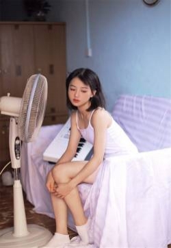 邻家美少女青涩可爱高清手机壁纸