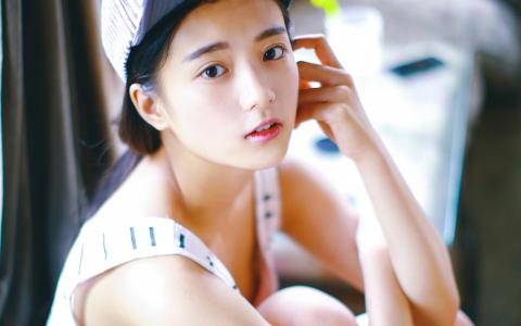 放电眼 诱人身 泳装妩媚女性感写真第1张