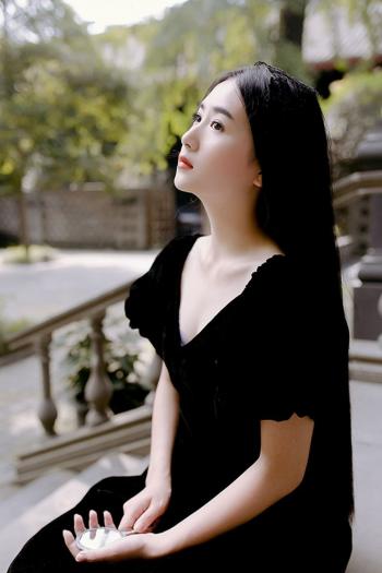 极品美女馨雅Adela性感睡裙写真图第2张