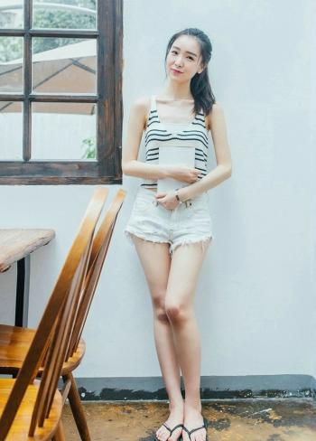 清纯少女唯美长腿写真第2张