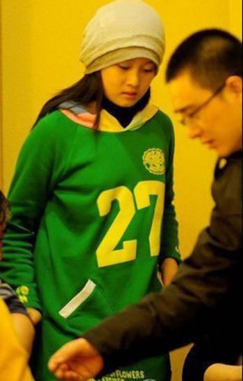 赵本山14岁女儿可爱自拍照第0张