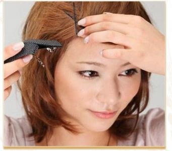 90后清纯可人的短发美女惹人怜爱的床上私房照第6张