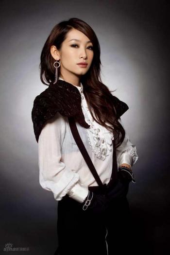 高清中国辽宁省营口女演员秦海璐写真图片第1张