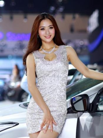 北京车展上不可错过的美女第2张