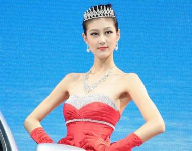 车模女兵装束性感威武写真第5张