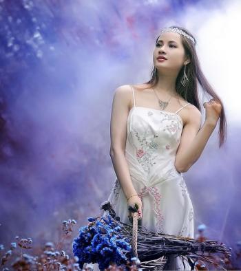 熟女突变画风校服装美女写真图片第2张