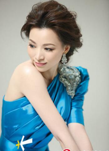 高清上海美女视漂亮又有气质的女主持人董卿第5张
