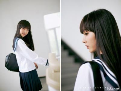 清纯学生妹张嘉怡  穿着校服自拍第3张