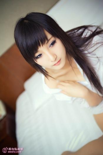 演员何花小清新写真  学生妹清新装扮第4张