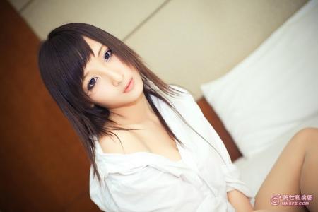 演员何花小清新写真  学生妹清新装扮第5张