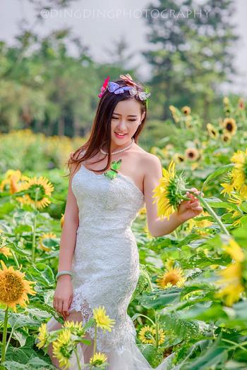 中国湖南衡阳女演员刘雨欣半秀香肩性感动人第0张
