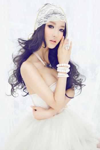 女星李颖图片 _ 第(1)张