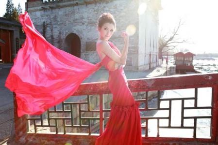 高清中国台湾美女徐洁儿红裙绽放户外写真美女图片第4张