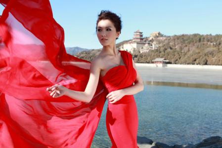 高清中国台湾美女徐洁儿红裙绽放户外写真美女图片第5张