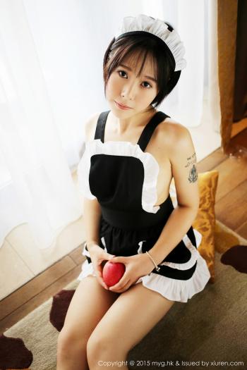美女刘静怡 黑色吊带裙性感午后写真第2张
