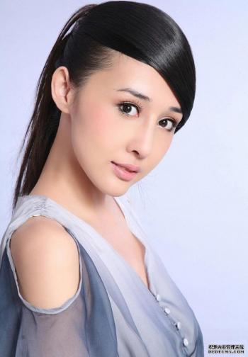 大眼睛美女图片 _ 第(1)张