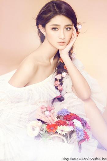 性感美女极致诱惑一袭轻纱缠美娇梦幻写真第0张