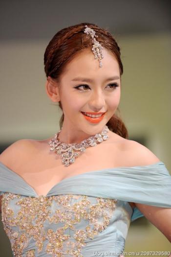 粉红色兔女郎美女车模 不一样的气质美女诱惑第5张