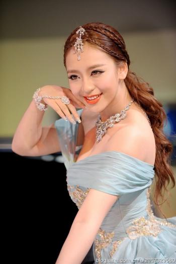 粉红色兔女郎美女车模 不一样的气质美女诱惑第6张