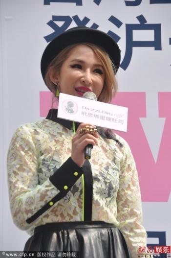 华语人气女歌手小天后萧亚轩性感写真第2张