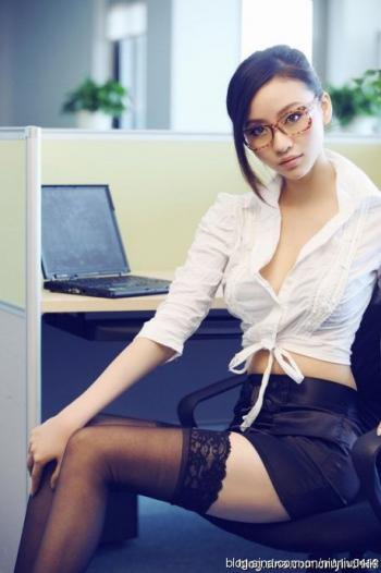 妖媚美女图片 _ 第(3)张