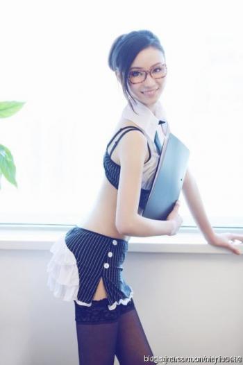 妖媚美女图片 _ 第(6)张