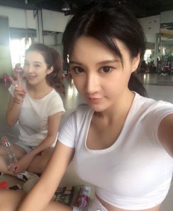 妖媚美女图片 _ 第(3)张