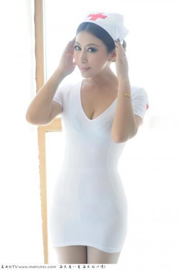 超火辣童颜小护士 上演女仆装诱惑写真第3张