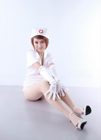 90后美女护士 嫩模化身护士诱惑第2张