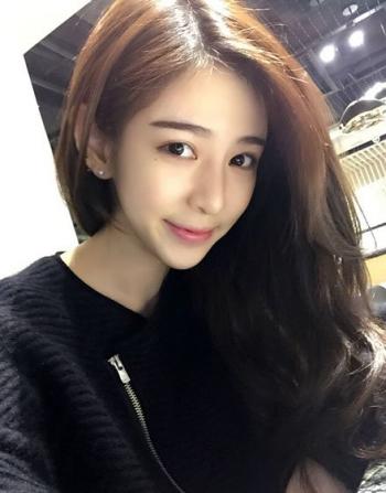 女星李颖图片 _ 第(1)张