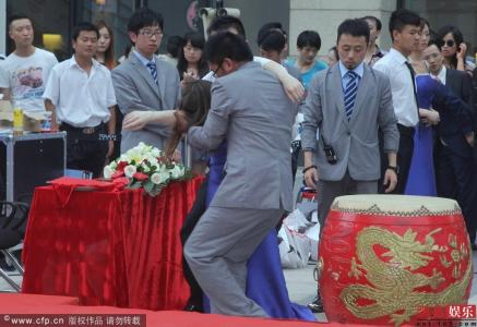林心如新剧首映礼现意外：礼仪小姐晕倒3次第3张