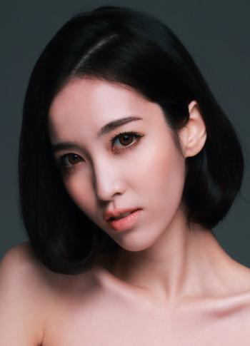 吕瑶调皮可爱表情   各种表情大全第0张