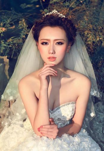 大眼睛美女图片 _ 第(1)张