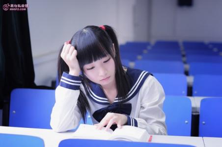 情迷校园清纯女生 校服妹教室大片第5张