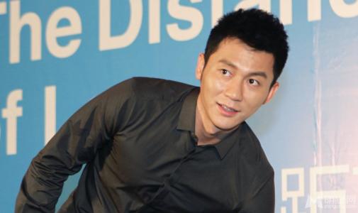 张馨予性感长裙礼服高清图片第3张