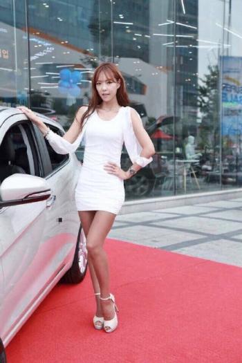 知名网络嫩模奶油美女于芷晴性感自拍图片第2张