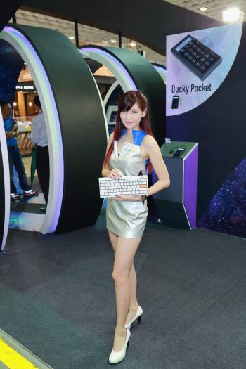 双胞胎美女图片 _ 第(9)张