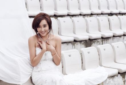 杜若溪冰雪女神完美婚纱女神露性感写真第2张