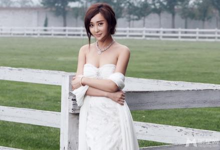 杜若溪冰雪女神完美婚纱女神露性感写真第3张