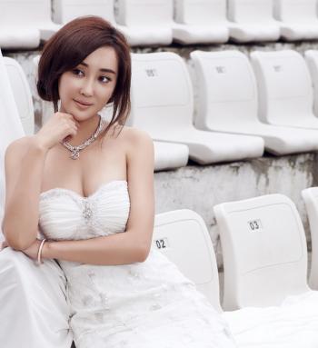 杜若溪冰雪女神完美婚纱女神露性感写真第4张