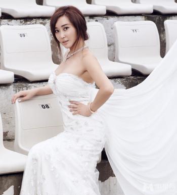 杜若溪冰雪女神完美婚纱女神露性感写真第5张