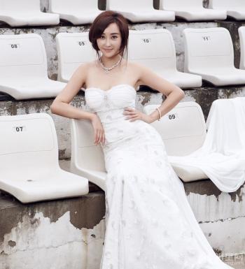杜若溪冰雪女神完美婚纱女神露性感写真第6张