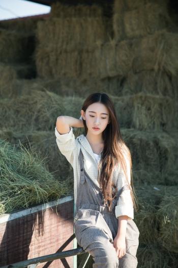 杜若溪冰雪女神完美婚纱女神露性感写真第5张