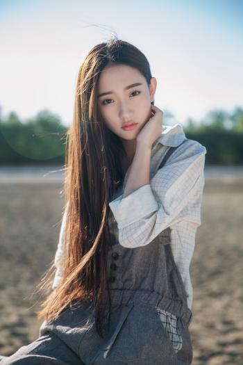 妖媚美女图片 _ 第(1)张
