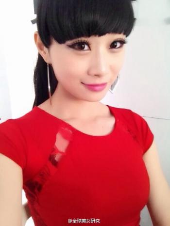 红色诱惑熟女少妇美照自拍第2张