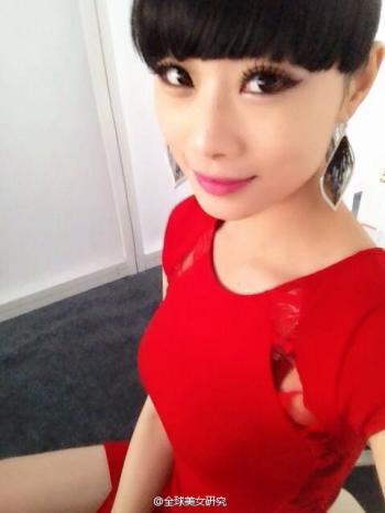 深夜寂寞的女人  性感丰满美女床上自拍照第4张