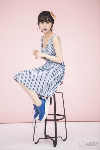 花儿与少年李菲儿青春派唯美时尚写真第3张