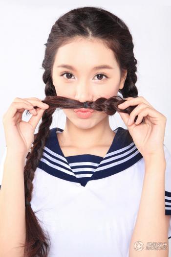 高清中国内地女美女清新甜美可爱美女程砚秋学生服写真第3张