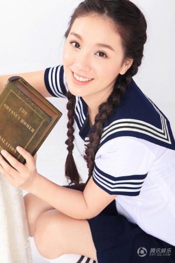 高清中国内地女美女清新甜美可爱美女程砚秋学生服写真第5张