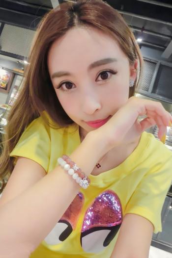 非主流个性大眼美女性感无敌极致电眼诱惑自拍照图片第3张
